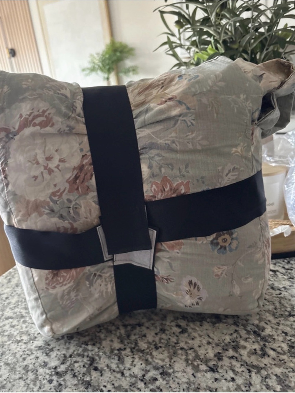Lauren Ralph Lauren Gwynne Floral King Duvet Cover Set - Pastel Multi - Picture 3 of 3